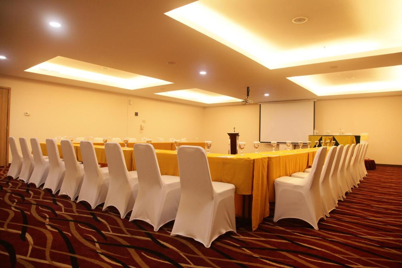 Winstar Hotel Pekanbaru Exterior foto