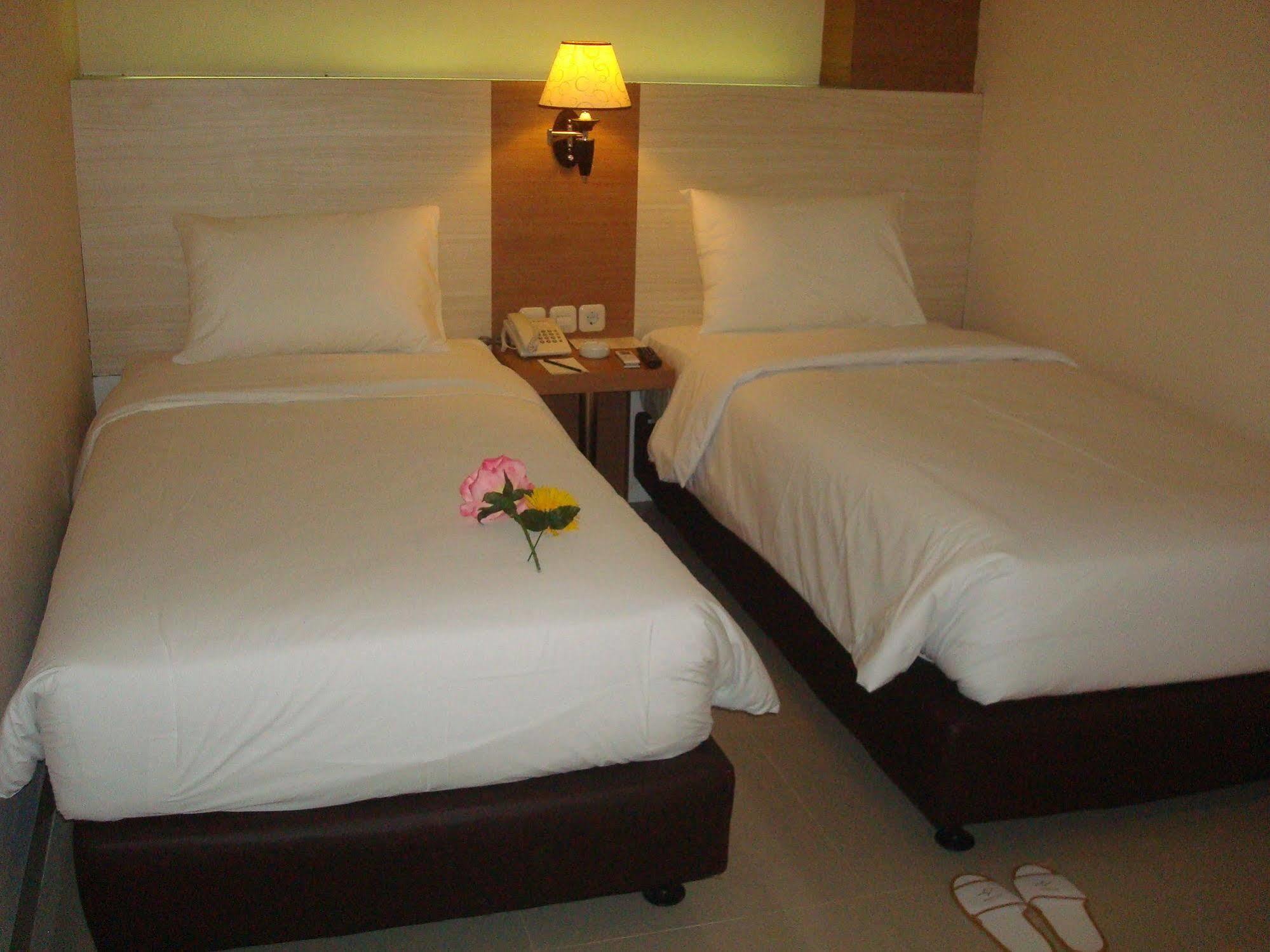 Winstar Hotel Pekanbaru Exterior foto