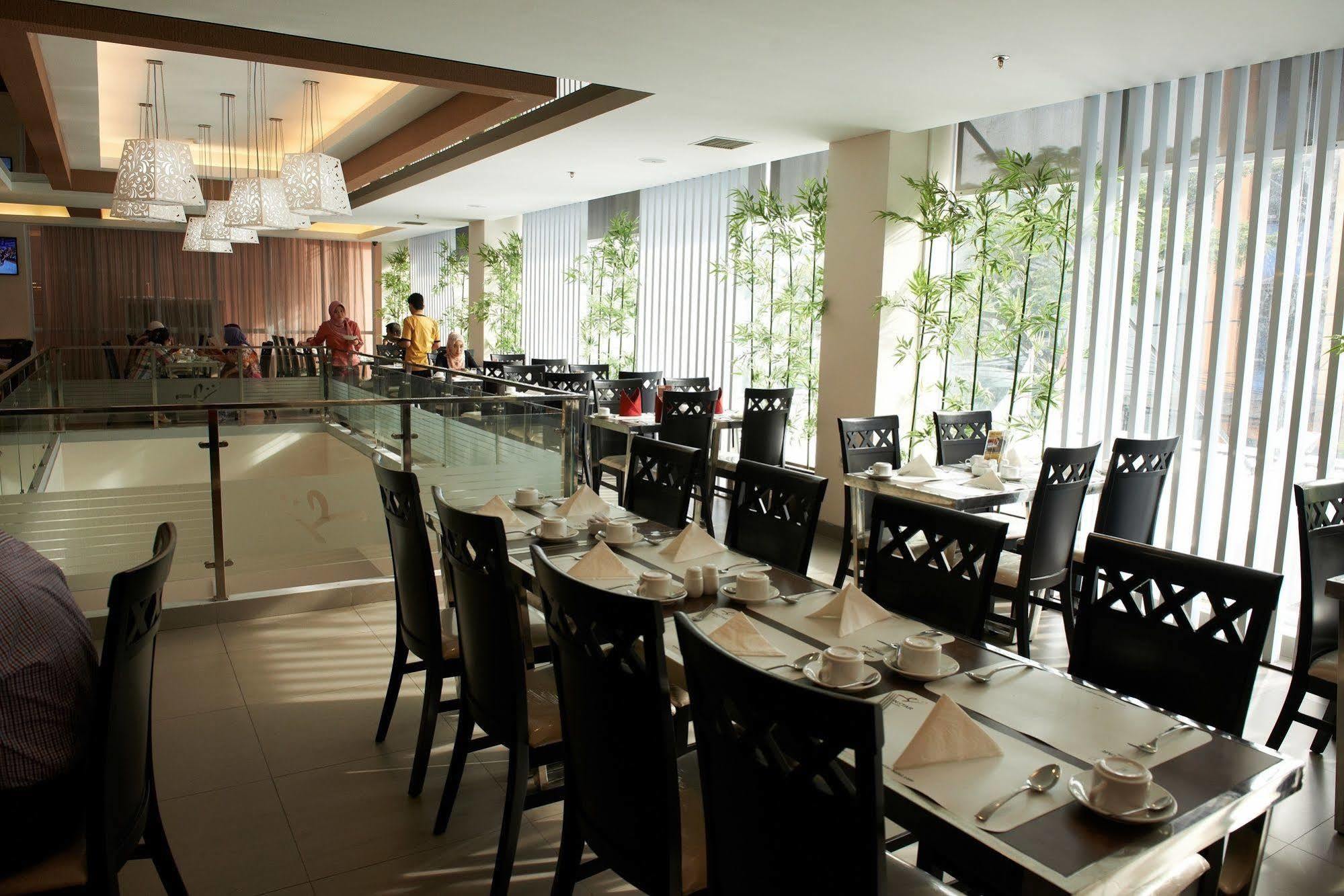 Winstar Hotel Pekanbaru Exterior foto
