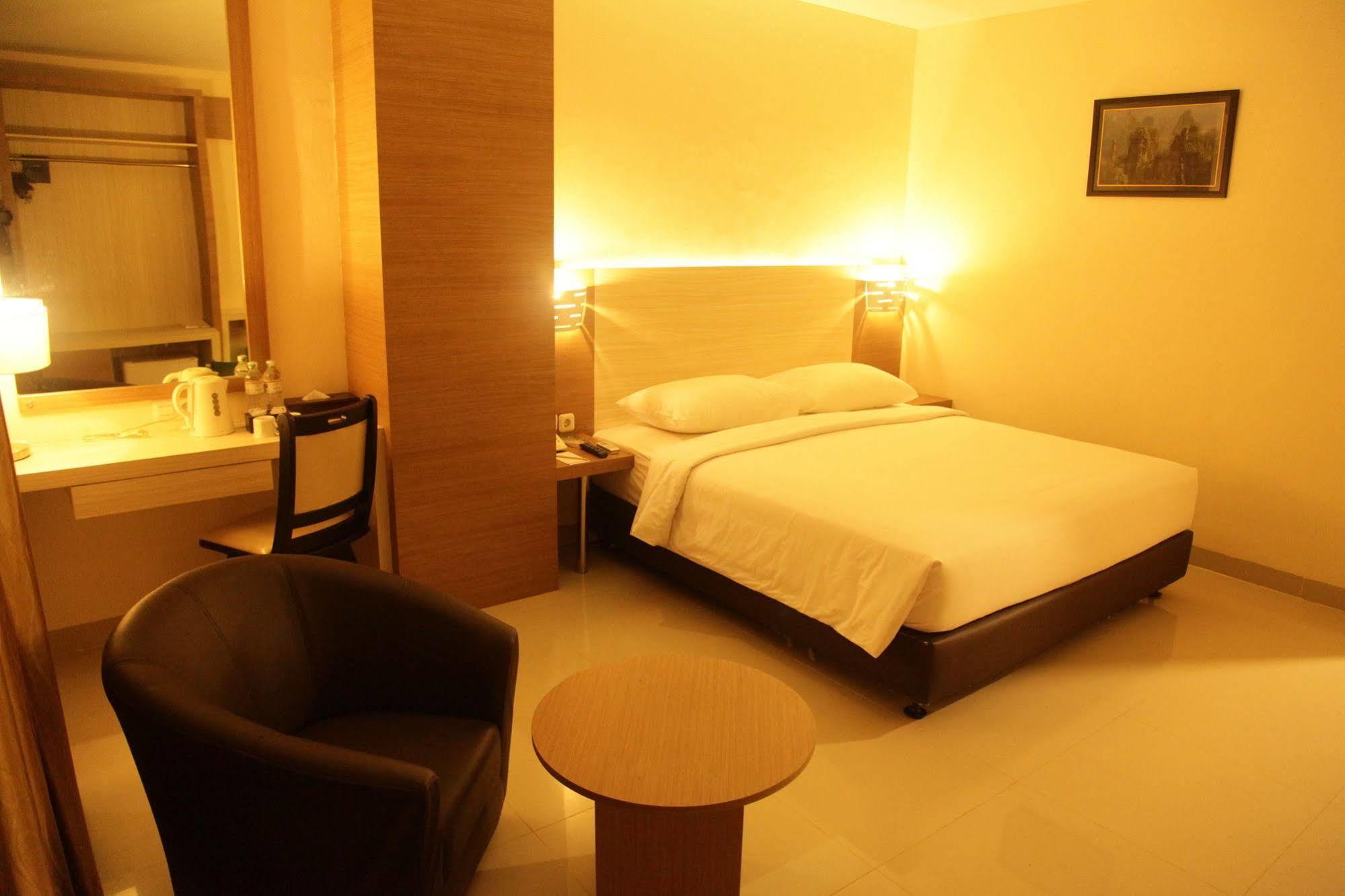 Winstar Hotel Pekanbaru Exterior foto